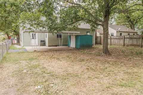 Exterior - 1872 N Broadway Ave, Springfield, MO 65803 photo 4 of 7