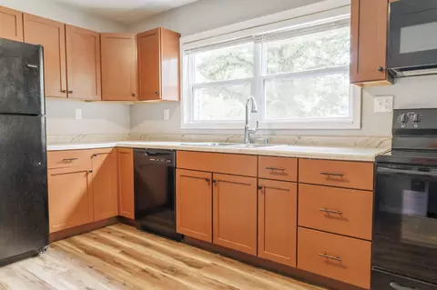 Kitchen - 1872 N Broadway Ave, Springfield, MO 65803 photo 3 of 6