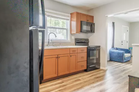 Kitchen - 1872 N Broadway Ave, Springfield, MO 65803 photo 4 of 6