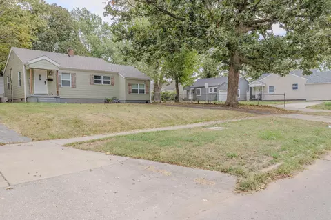 Exterior - 1872 N Broadway Ave, Springfield, MO 65803 photo 2 of 7