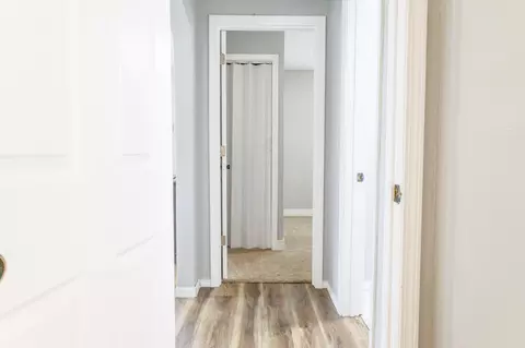 Entry Way - 1872 N Broadway Ave, Springfield, MO 65803 photo 5 of 6
