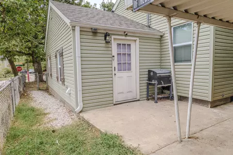 Exterior - 1872 N Broadway Ave, Springfield, MO 65803 photo 5 of 7