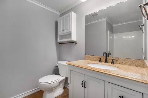 Bath - 2653 W Blackburn Dr, Springfield, MO 65807 photo 2 of 3