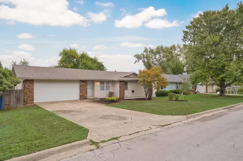 Exterior - 2653 W Blackburn Dr, Springfield, MO 65807 photo 3 of 10