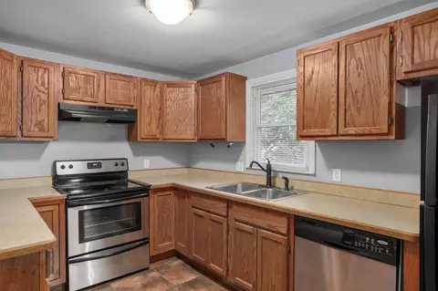 Kitchen - 2653 W Blackburn Dr, Springfield, MO 65807 photo 1 of 2