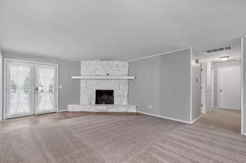 Living - 2653 W Blackburn Dr, Springfield, MO 65807 photo 4 of 4