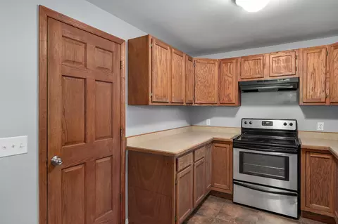 Kitchen - 2653 W Blackburn Dr, Springfield, MO 65807 photo 2 of 2