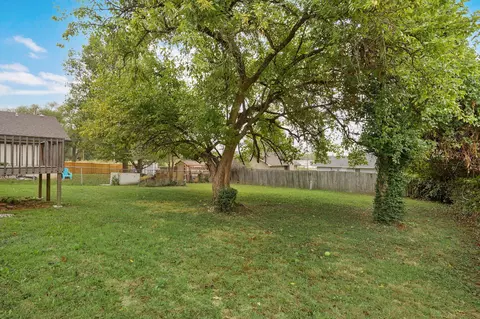 Exterior - 2653 W Blackburn Dr, Springfield, MO 65807 photo 6 of 10