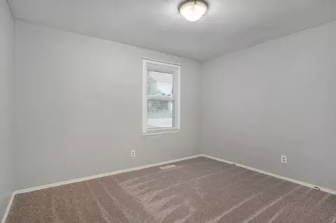 Bedroom - 2653 W Blackburn Dr, Springfield, MO 65807 photo 3 of 4