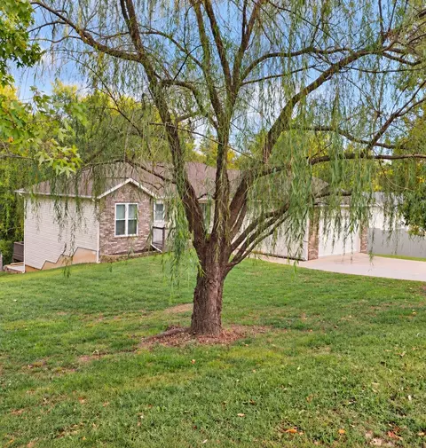 Exterior - 305 Meadow Rdg, Branson, MO 65616 photo 2 of 8
