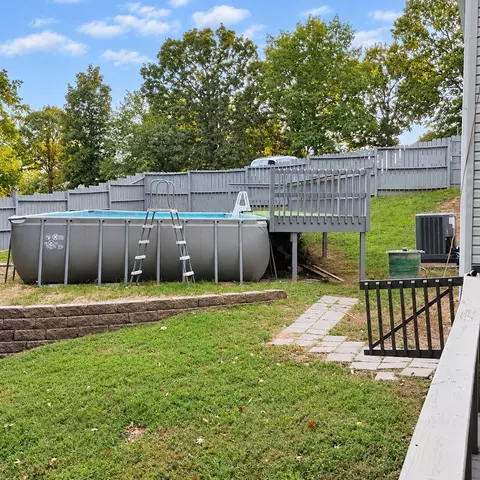 Exterior - 305 Meadow Rdg, Branson, MO 65616 photo 6 of 8