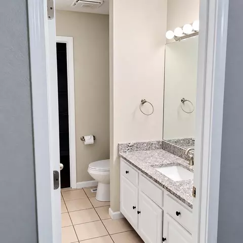 Bath - 305 Meadow Rdg, Branson, MO 65616 photo 1 of 3