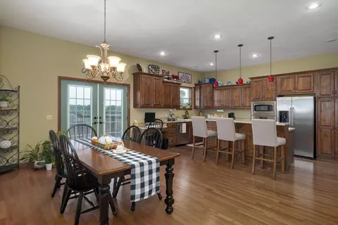 Dining - 366 Mount Sinai Rd, Clever, MO 65631 photo 1 of 2