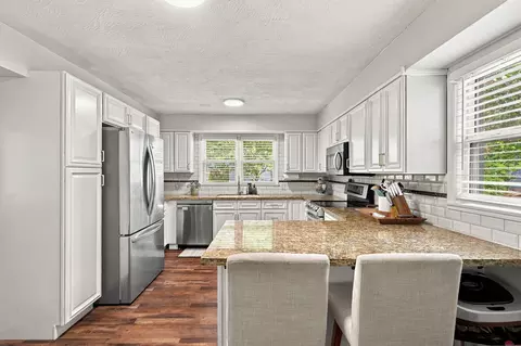 Kitchen - 617 N Elmwood Ave, Springfield, MO 65802 photo 2 of 3