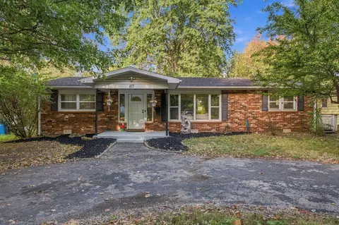 Exterior - 617 N Elmwood Ave, Springfield, MO 65802 photo 3 of 11