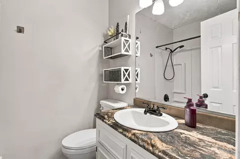 Bath - 617 N Elmwood Ave, Springfield, MO 65802 photo 3 of 3