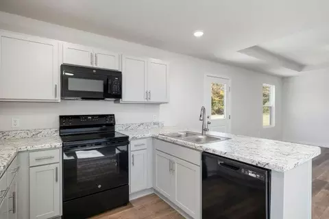 1325 W Maurice Dr, Bolivar, MO 65613 photo 3