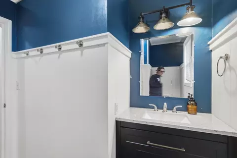 Bath - 1728 N Oak Grove Ave, Springfield, MO 65803 photo 2 of 3