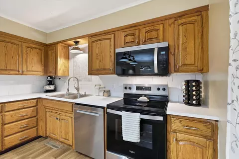 Kitchen - 1728 N Oak Grove Ave, Springfield, MO 65803 photo 3 of 3