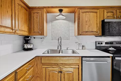 Kitchen - 1728 N Oak Grove Ave, Springfield, MO 65803 photo 2 of 3
