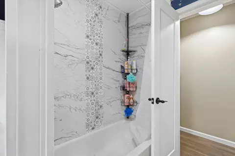 Bath - 1728 N Oak Grove Ave, Springfield, MO 65803 photo 3 of 3