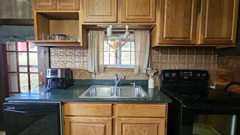 Kitchen - 30349 County Road V-234, Drury, MO 65638 photo 3 of 3