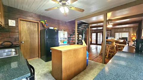 Kitchen - 30349 County Road V-234, Drury, MO 65638 photo 2 of 3