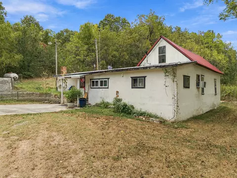 2887 State Highway Vv, Verona, MO 65769