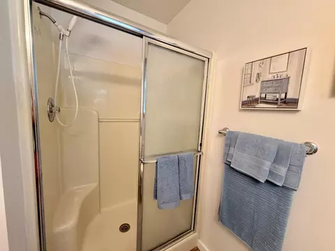 Bath - 339 W Olive St, Republic, MO 65738 photo 2 of 3