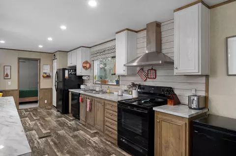 Kitchen - 2041 2043 Us Highway 65, Buffalo, MO 65622 photo 1 of 2