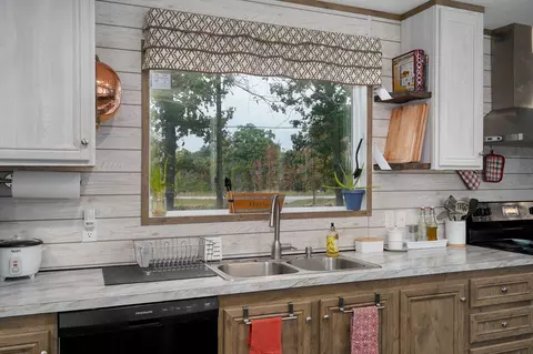 Kitchen - 2041 2043 Us Highway 65, Buffalo, MO 65622 photo 2 of 2