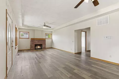 Living - 600 N Central Ave, Monett, MO 65708 photo 2 of 5