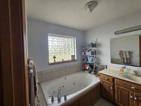 Bath - 2088 State Highway Jj, Ozark, MO 65721 photo 1 of 3