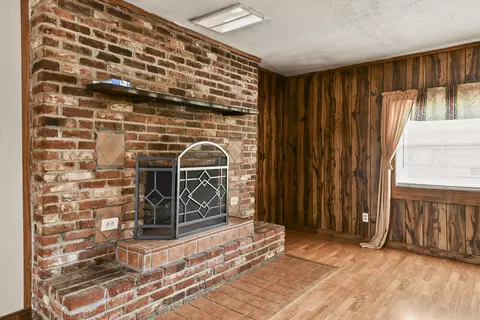 Living - 1261 W North St, Springfield, MO 65803 photo 10 of 10