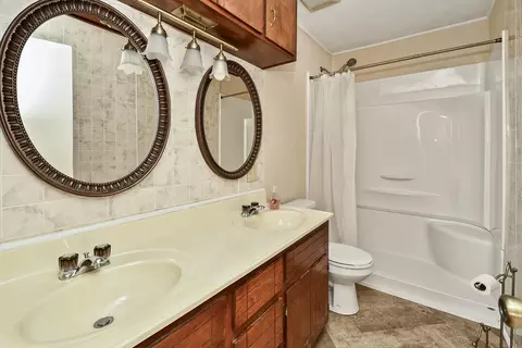 Bath - 1261 W North St, Springfield, MO 65803 photo 1 of 3