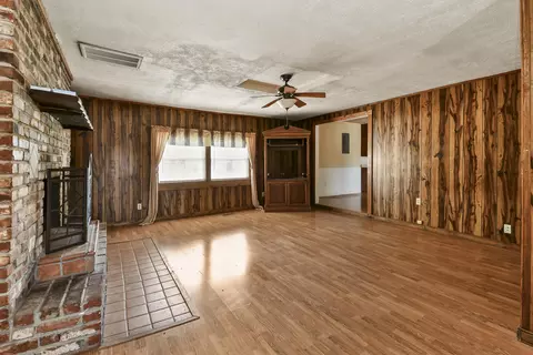 Living - 1261 W North St, Springfield, MO 65803 photo 9 of 10