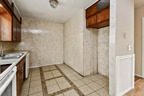 Kitchen - 1261 W North St, Springfield, MO 65803 photo 2 of 3