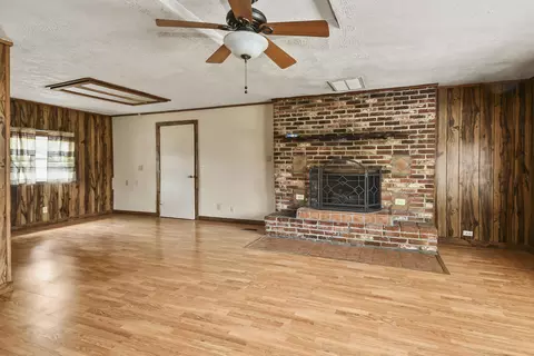 Living - 1261 W North St, Springfield, MO 65803 photo 7 of 10