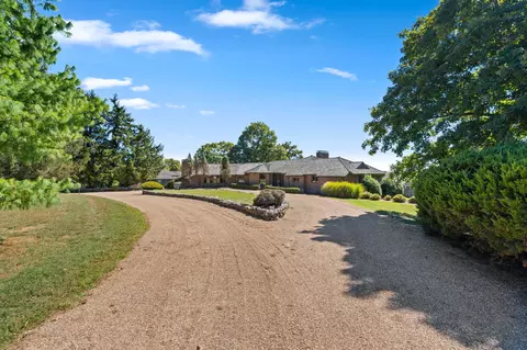 Exterior - 3886 E Hawthorne Hill Ln, Springfield, MO 65809 photo 4 of 27