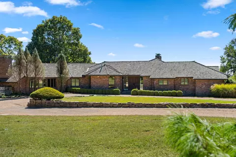 Exterior - 3886 E Hawthorne Hill Ln, Springfield, MO 65809 photo 6 of 27