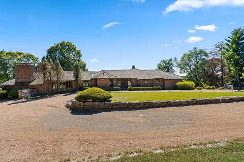 Exterior - 3886 E Hawthorne Hill Ln, Springfield, MO 65809 photo 5 of 27