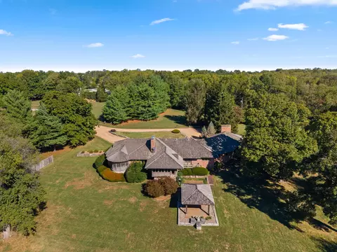 Exterior - 3886 E Hawthorne Hill Ln, Springfield, MO 65809 photo 2 of 27
