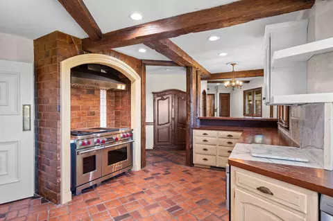 Kitchen - 3886 E Hawthorne Hill Ln, Springfield, MO 65809 photo 1 of 6