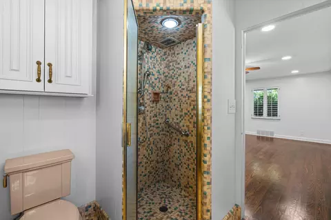 Bath - 3886 E Hawthorne Hill Ln, Springfield, MO 65809 photo 3 of 4