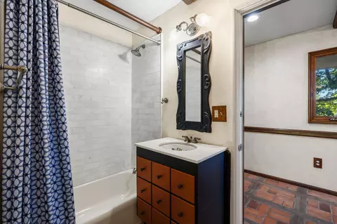 Bath - 3886 E Hawthorne Hill Ln, Springfield, MO 65809 photo 4 of 4