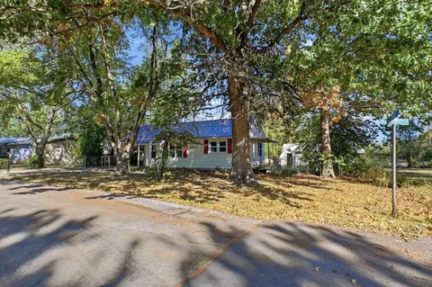 Exterior - 1405 W Benton St, Buffalo, MO 65622 photo 2 of 4