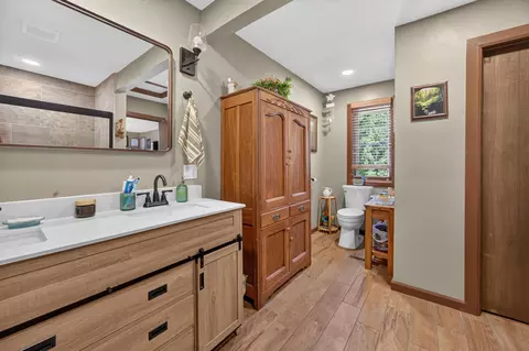 Bath - 1144 Keystone Rd, Reeds Spring, MO 65737 photo 3 of 5