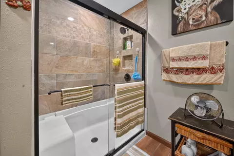 Bath - 1144 Keystone Rd, Reeds Spring, MO 65737 photo 2 of 5