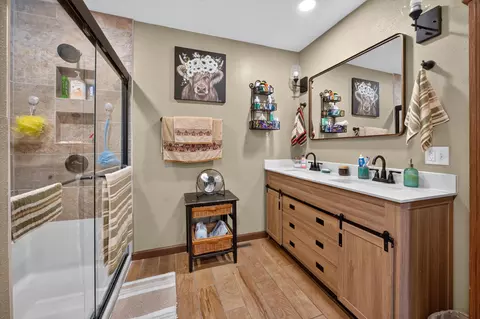 Bath - 1144 Keystone Rd, Reeds Spring, MO 65737 photo 1 of 5