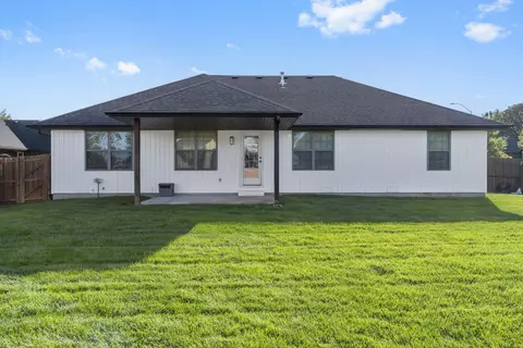 Exterior - 413 N Maplecrest Dr, Nixa, MO 65714 photo 5 of 8
